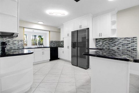 Villa ou maison à louer à Hollywood, Floride: 3 chambres, 174.56 m2 № 2046016 - photo 12