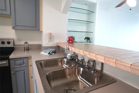 Copropriété à vendre à Miami Beach, Floride: 1 chambre, 69.68 m2 № 2059768 - photo 12