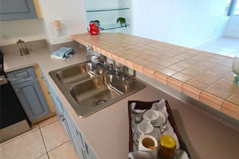 Copropriété à vendre à Miami Beach, Floride: 1 chambre, 69.68 m2 № 2059768 - photo 16