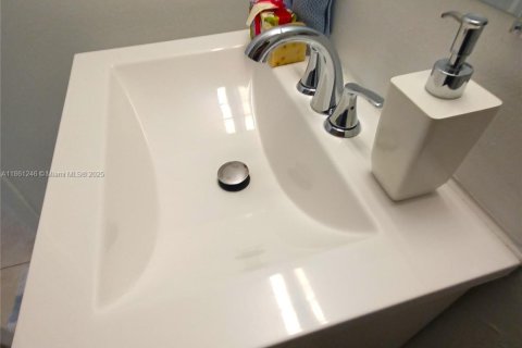 Copropriété à vendre à Miami Beach, Floride: 1 chambre, 69.68 m2 № 2059768 - photo 27