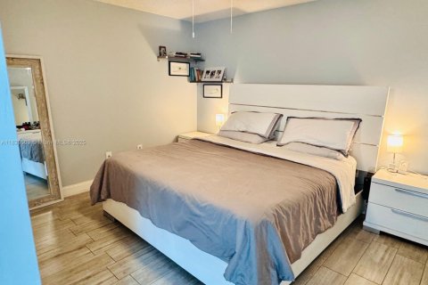 House in Sunrise, Florida 3 bedrooms, 143.81 sq.m. № 1937109 - photo 14