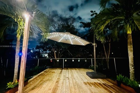 House in Sunrise, Florida 3 bedrooms, 143.81 sq.m. № 1937109 - photo 6