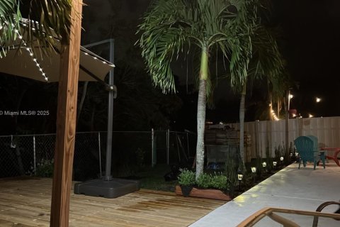 House in Sunrise, Florida 3 bedrooms, 143.81 sq.m. № 1937109 - photo 18