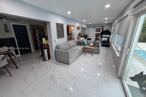 House in Sunrise, Florida 3 bedrooms, 143.81 sq.m. № 1937109 - photo 12