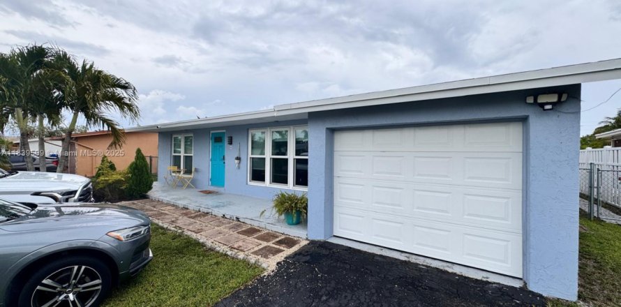 House in Sunrise, Florida 3 bedrooms, 143.81 sq.m. № 1937109