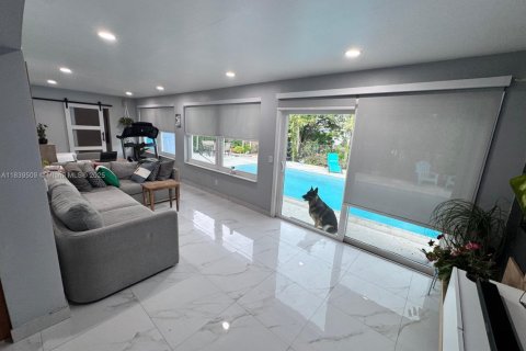 House in Sunrise, Florida 3 bedrooms, 143.81 sq.m. № 1937109 - photo 13