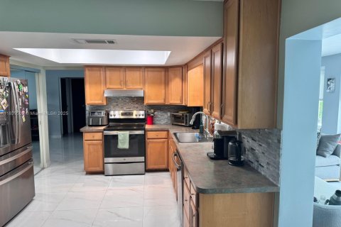 House in Sunrise, Florida 3 bedrooms, 143.81 sq.m. № 1937109 - photo 24