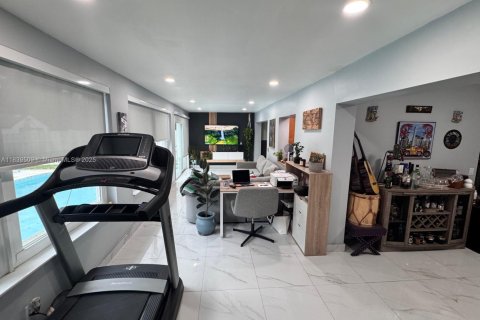 House in Sunrise, Florida 3 bedrooms, 143.81 sq.m. № 1937109 - photo 11