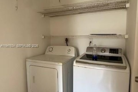 Снять в аренду квартиру в Норт-Лодердейл, Флорида 3 спальни, 141.21м2, № 2003758 - фото 7