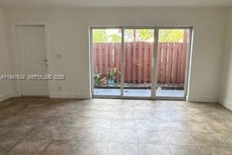 Снять в аренду квартиру в Норт-Лодердейл, Флорида 3 спальни, 141.21м2, № 2003758 - фото 4