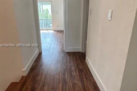 Снять в аренду квартиру в Норт-Лодердейл, Флорида 3 спальни, 141.21м2, № 2003758 - фото 10