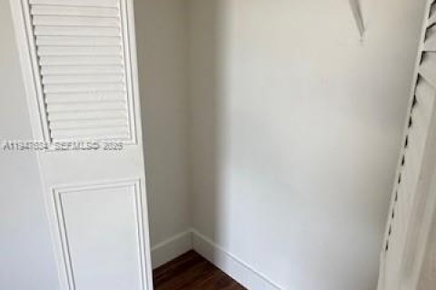 Снять в аренду квартиру в Норт-Лодердейл, Флорида 3 спальни, 141.21м2, № 2003758 - фото 16