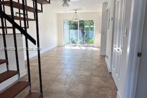 Снять в аренду квартиру в Норт-Лодердейл, Флорида 3 спальни, 141.21м2, № 2003758 - фото 9