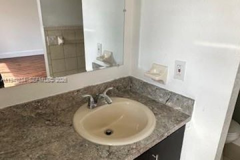 Снять в аренду квартиру в Норт-Лодердейл, Флорида 3 спальни, 141.21м2, № 2003758 - фото 14