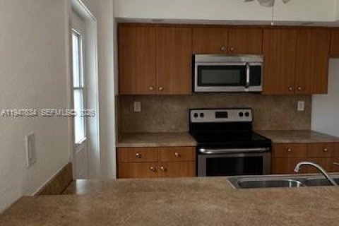 Снять в аренду квартиру в Норт-Лодердейл, Флорида 3 спальни, 141.21м2, № 2003758 - фото 6