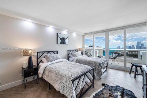 Condo in Miami, Florida, 2 bedrooms  № 1704254 - photo 12