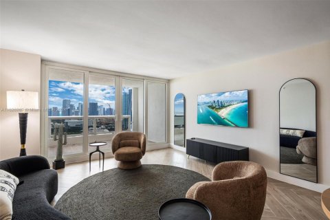 Condo in Miami, Florida, 2 bedrooms  № 1704254 - photo 11
