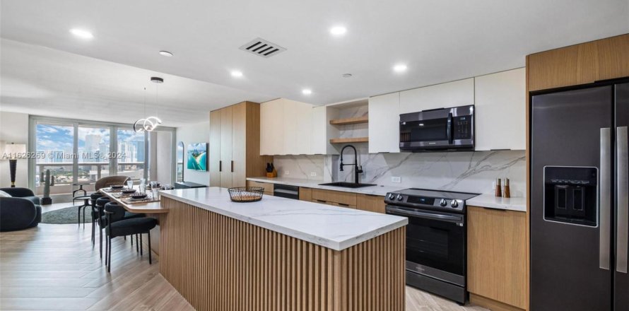 Condo in Miami, Florida, 2 bedrooms  № 1704254