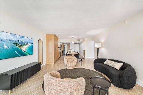 Condo in Miami, Florida, 2 bedrooms  № 1704254 - photo 9