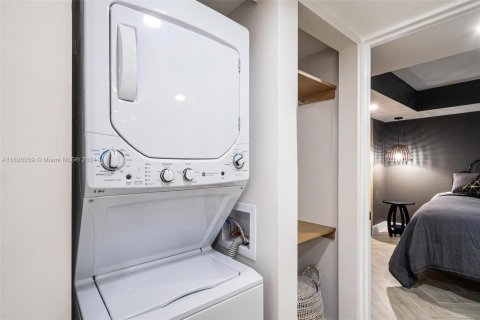 Condo in Miami, Florida, 2 bedrooms  № 1704254 - photo 16
