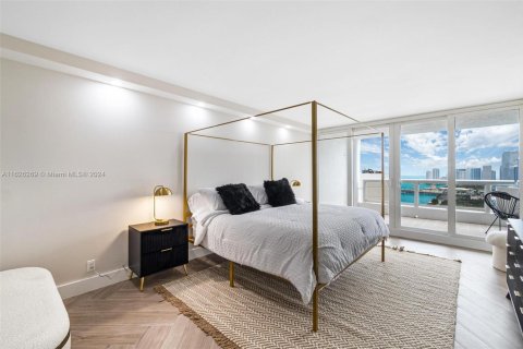 Condo in Miami, Florida, 2 bedrooms  № 1704254 - photo 19