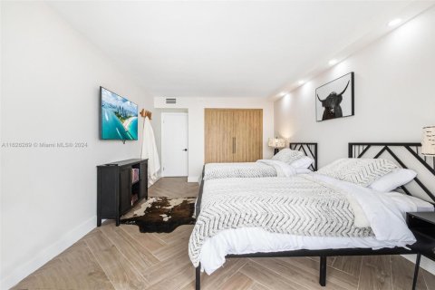 Condo in Miami, Florida, 2 bedrooms  № 1704254 - photo 14