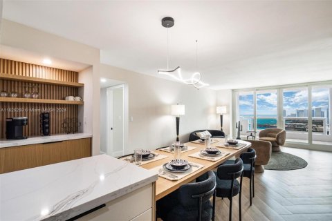 Condo in Miami, Florida, 2 bedrooms  № 1704254 - photo 8