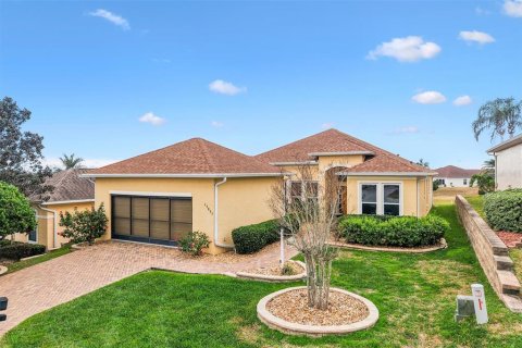 House in Summerfield, Florida 3 bedrooms, 178.84 sq.m. № 2100140