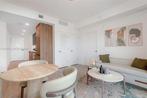 Condominio en alquiler en Miami Beach, Florida, 2 dormitorios, 64.85 m2 № 2086180 - foto 27