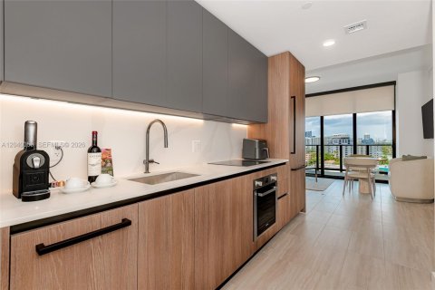 Condominio en alquiler en Miami Beach, Florida, 2 dormitorios, 64.85 m2 № 2086180 - foto 2