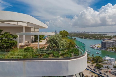 Condominio en alquiler en Miami Beach, Florida, 2 dormitorios, 64.85 m2 № 2086180 - foto 11