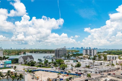 Condominio en alquiler en Miami Beach, Florida, 2 dormitorios, 64.85 m2 № 2086180 - foto 15