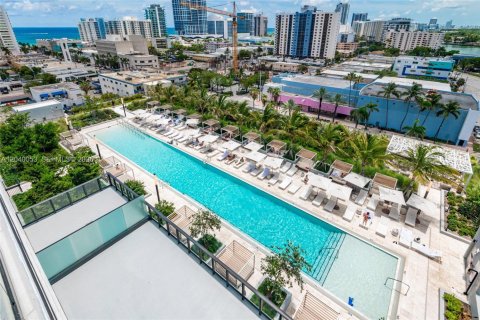 Condominio en alquiler en Miami Beach, Florida, 2 dormitorios, 64.85 m2 № 2086180 - foto 16