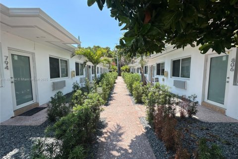 Casa en alquiler en Miami Beach, Florida, 1 dormitorio, 646.6 m2 № 1940634 - foto 7
