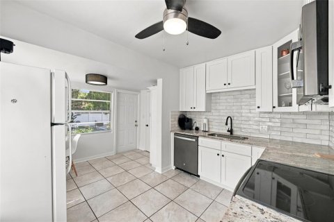 Villa ou maison à vendre à Saint Petersburg, Floride: 2 chambres, 76.18 m2 № 2431126 - photo 5