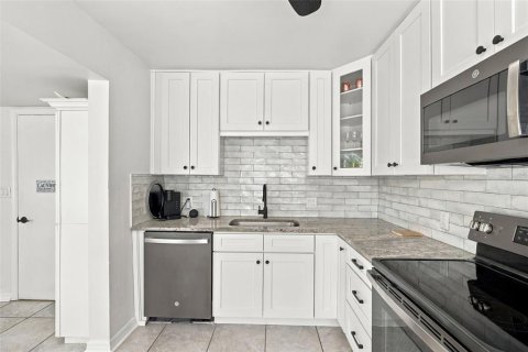 Villa ou maison à vendre à Saint Petersburg, Floride: 2 chambres, 76.18 m2 № 2431126 - photo 4