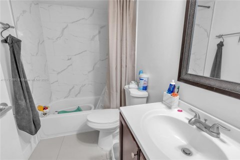Condo in Hialeah, Florida, 2 bedrooms  № 1713765 - photo 20