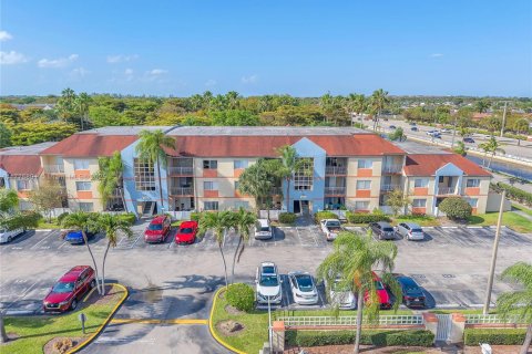 Condo in Hialeah, Florida, 2 bedrooms  № 1713765 - photo 7