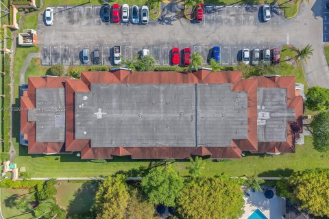 Condo in Hialeah, Florida, 2 bedrooms  № 1713765 - photo 4