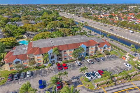 Condo in Hialeah, Florida, 2 bedrooms  № 1713765 - photo 2