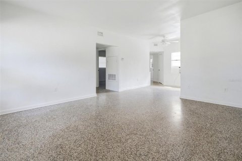 Appartement à louer à Casselberry, Floride: 3 chambres, 93.74 m2 № 2406837 - photo 2