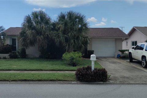 House in Clearwater, Florida 2 bedrooms, 114.27 sq.m. № 2304358