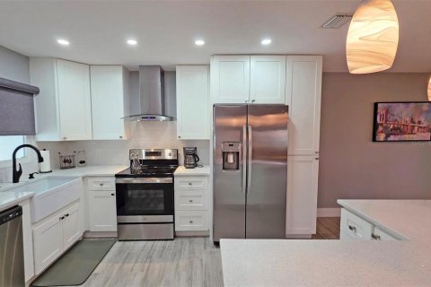 Villa ou maison à vendre à Sarasota, Floride: 2 chambres, 137.5 m2 № 2285447 - photo 5