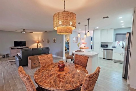 Villa ou maison à vendre à Sarasota, Floride: 2 chambres, 137.5 m2 № 2285447 - photo 18