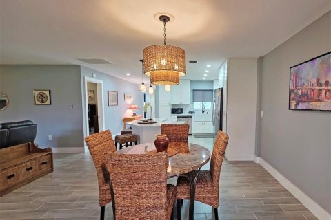 Villa ou maison à vendre à Sarasota, Floride: 2 chambres, 137.5 m2 № 2285447 - photo 7