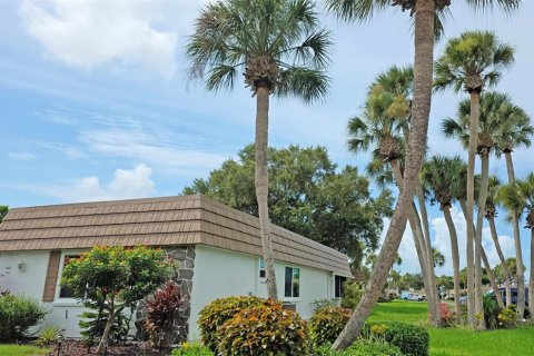 Villa ou maison à vendre à Sarasota, Floride: 2 chambres, 137.5 m2 № 2285447 - photo 2