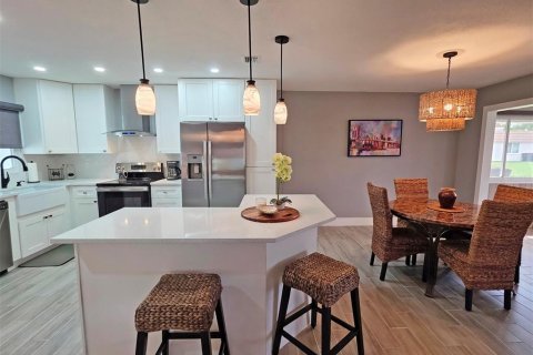 Villa ou maison à vendre à Sarasota, Floride: 2 chambres, 137.5 m2 № 2285447 - photo 6
