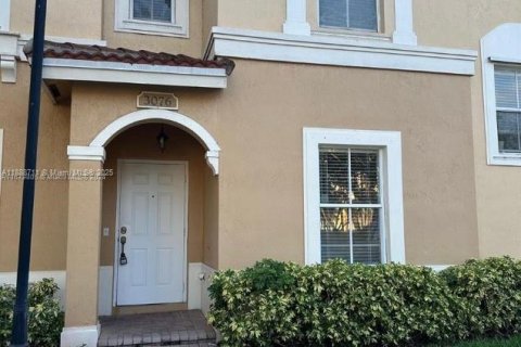 Adosado en venta en Miramar, Florida, 3 dormitorios, 117.99 m2 № 1942485 - foto 2