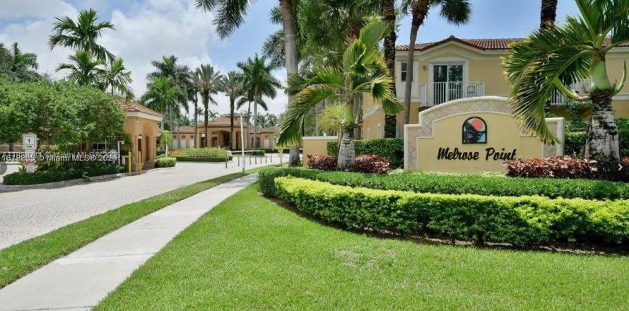 Adosado en Miramar, Florida 3 dormitorios, 117.99 m2 № 1942485