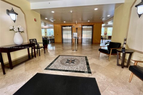 Copropriété à vendre à Miami, Floride: 2 chambres, 85.19 m2 № 1825736 - photo 2